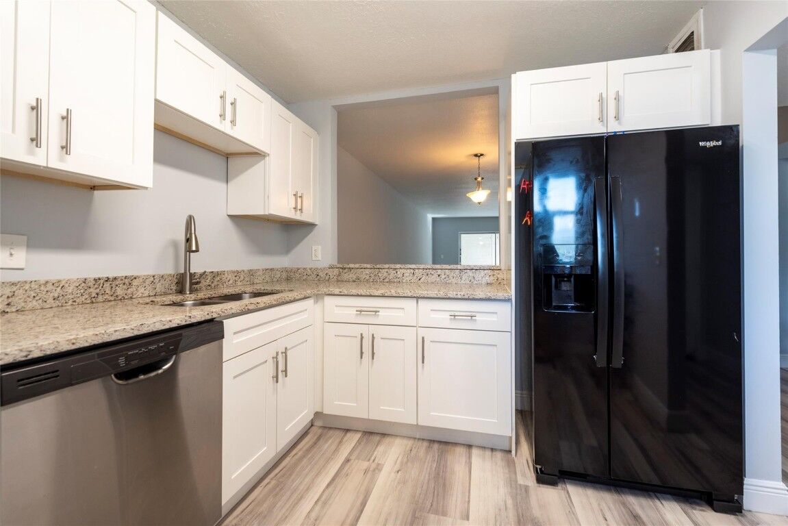 Property Photo: 6061 N Falls Circle Drive 102 FL 33319