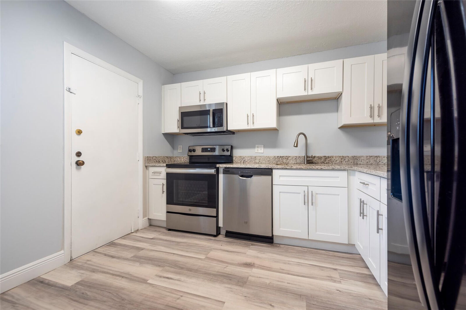 Property Photo: 6061 N Falls Circle Drive 102 FL 33319