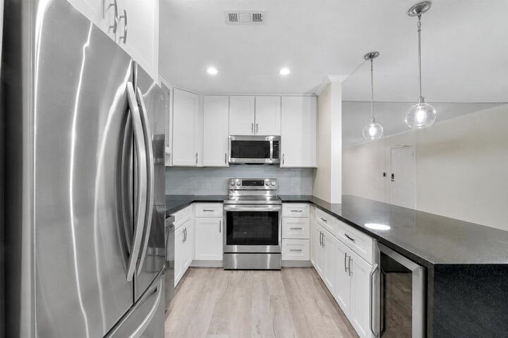 Property Photo:  6205 Bay Club Drive 3  FL 33308 