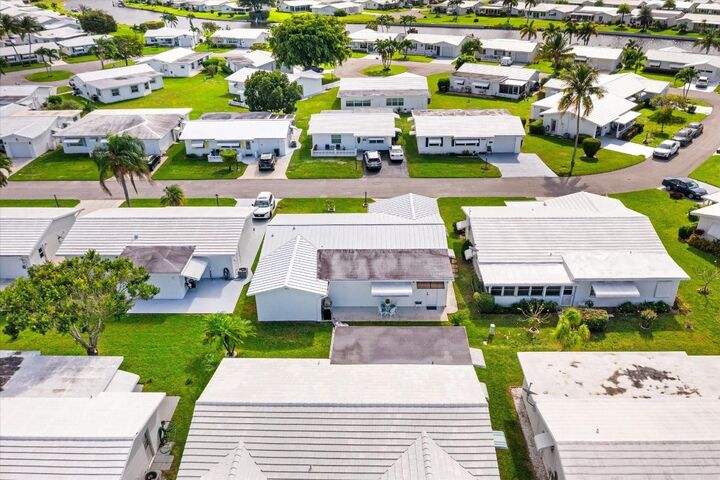 Property Photo: 1001 SW 6th Avenue FL 33426