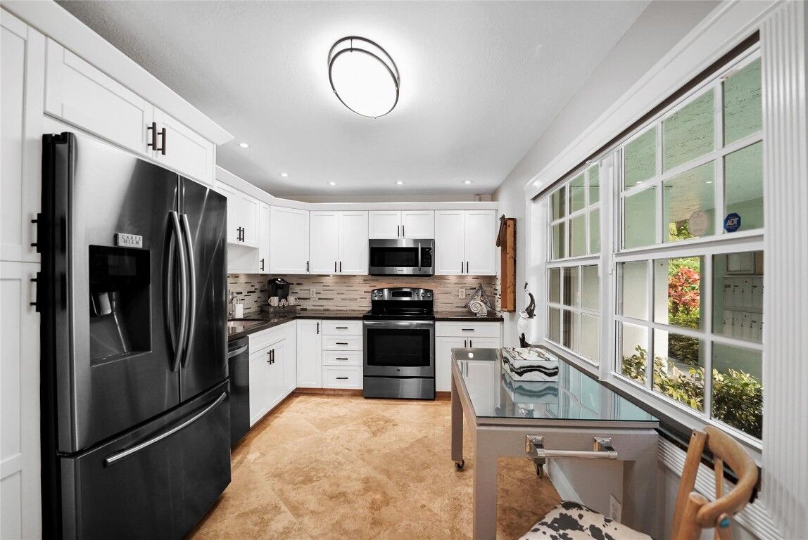 Property Photo: 933 Cypress Grove Drive 102 FL 33069