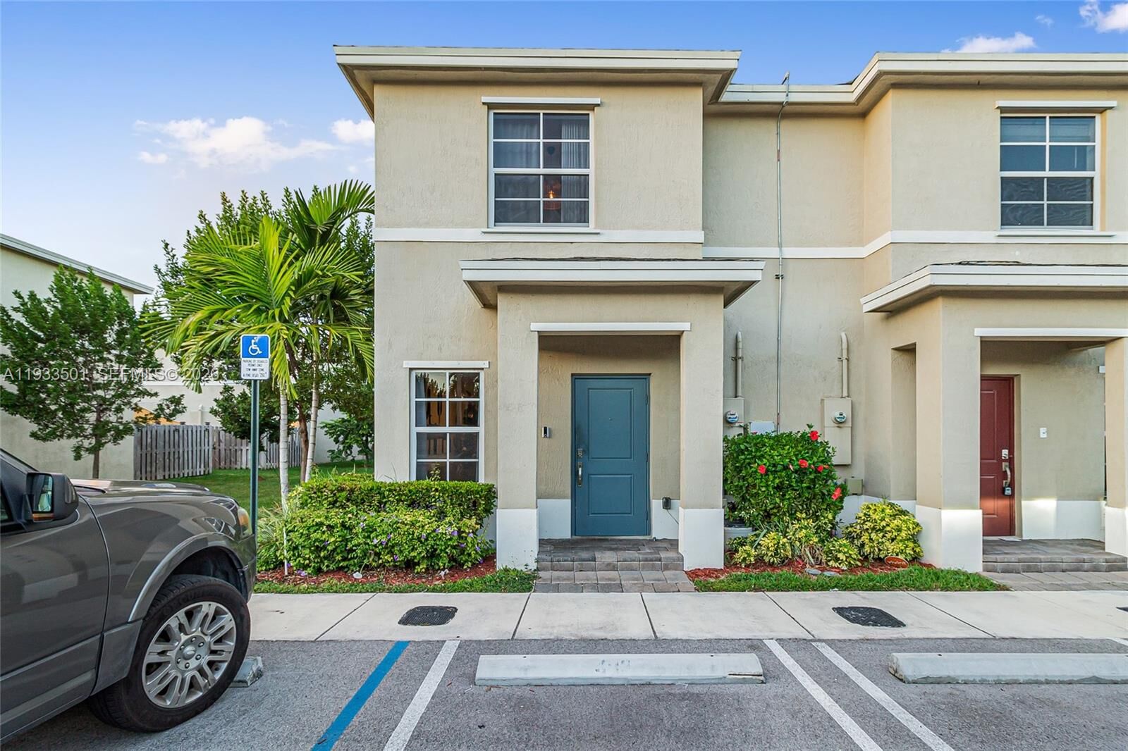Property Photo: 476 NE 5th St 0 FL 33034