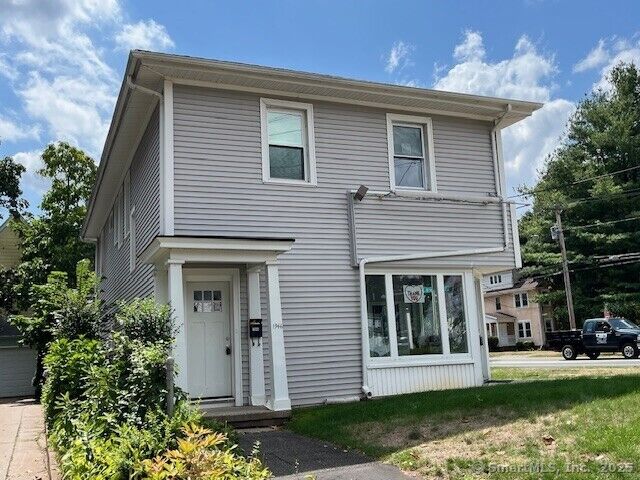 Property Photo:  1946 Chapel Street 2nd Floor  CT 06515 