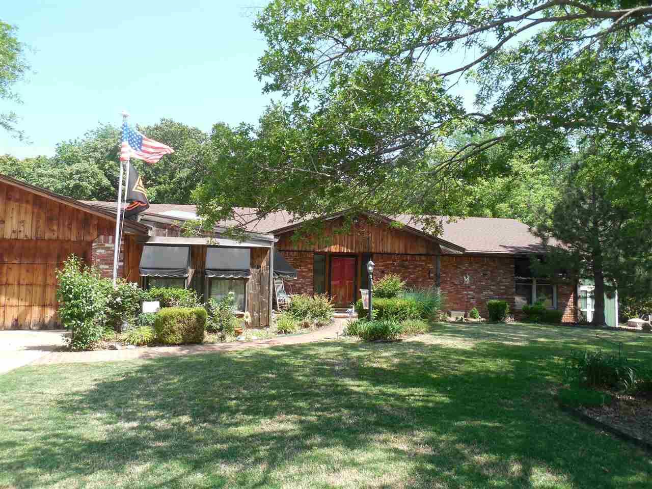 Property Photo: 5324 W Country Club Drive OK 74074