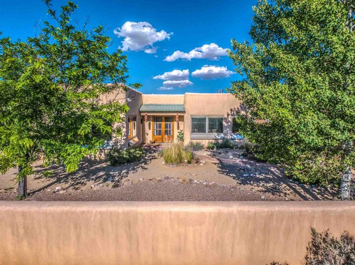 Property Photo:  98 Calle Mirador  NM 87557 