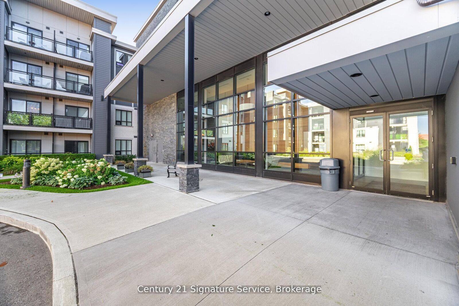 Property Photo:  3170 Erin Mills Parkway 401  ON L5L 0B6 