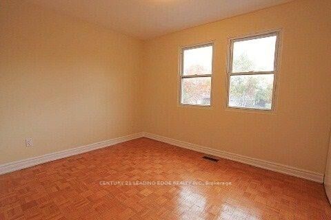 Photo de la propriété:  15 Brookshire Boulevard Bsmt  ON M1W 1X4 