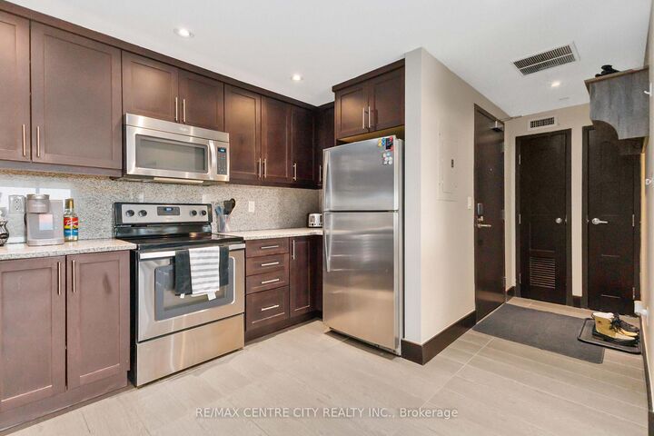 Property Photo: 1235 Richmond Street 1218 ON N6A 0C1