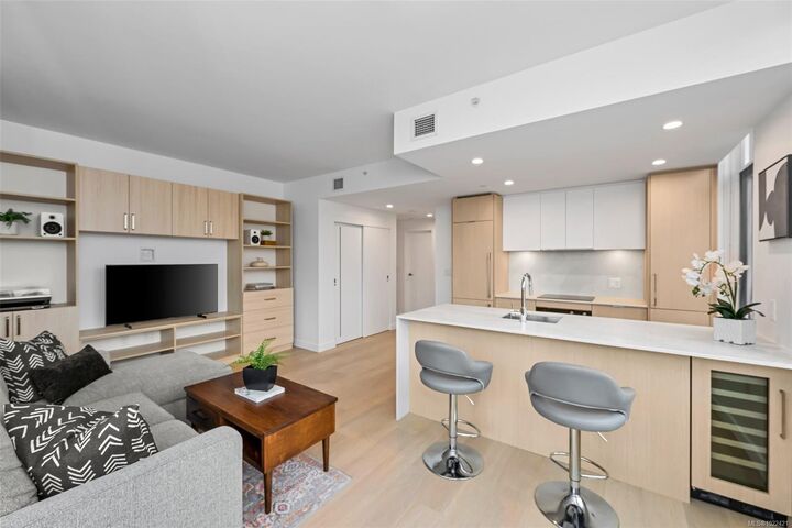 Property Photo:  1100 Yates St 702  BC V8V 0H5 