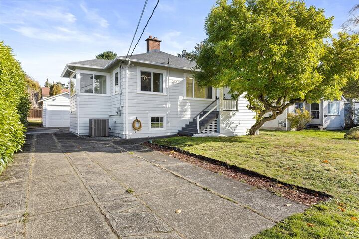 Property Photo:  3337 Kingsley St  BC V8P 4J8 