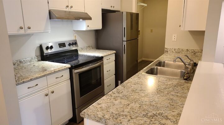 Property Photo:  6620 Green Branch Drive  OH 45459 