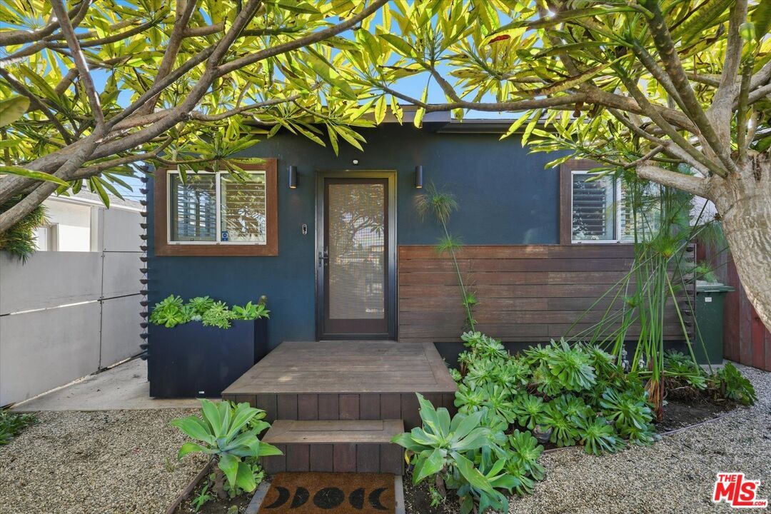 Property Photo:  11910 Culver Dr  CA 90230 