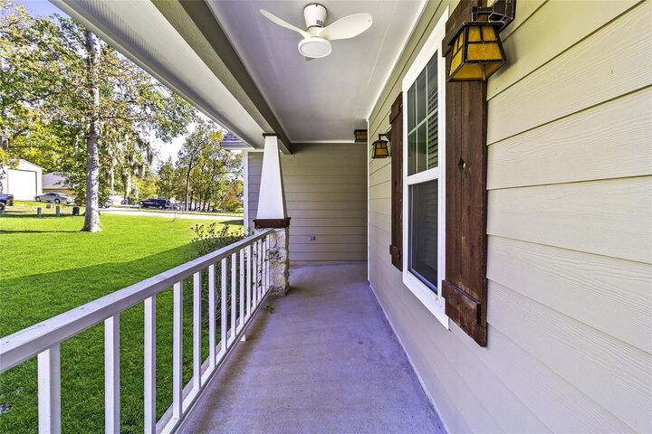 Property Photo:  411 Resort Dr  TX 77351 