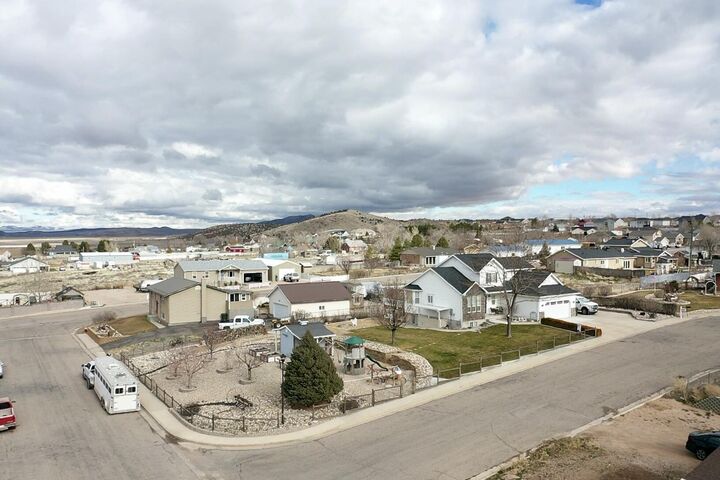 Property Photo: 1653 E Millstone Cir UT 84721