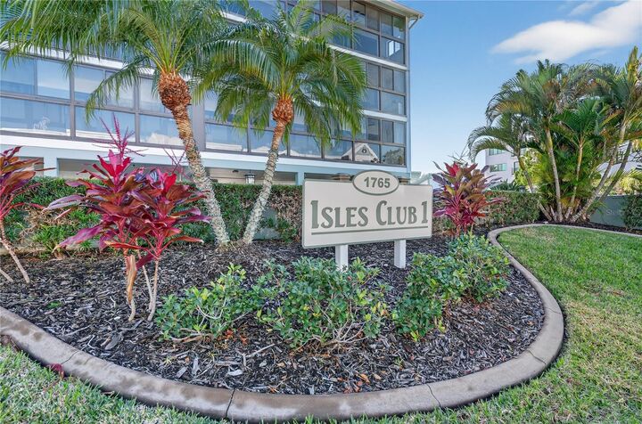 Property Photo: 1765 Jamaica Way 101 FL 33950