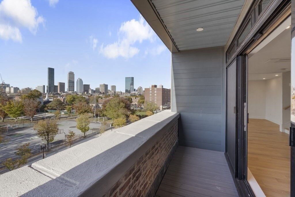 Property Photo:  1950 Washington St 5C  MA 02118 