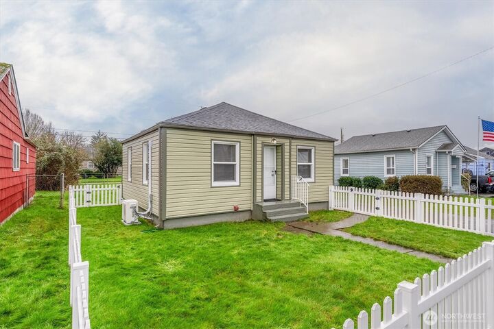 Property Photo:  3103  Field Street  WA 98632 