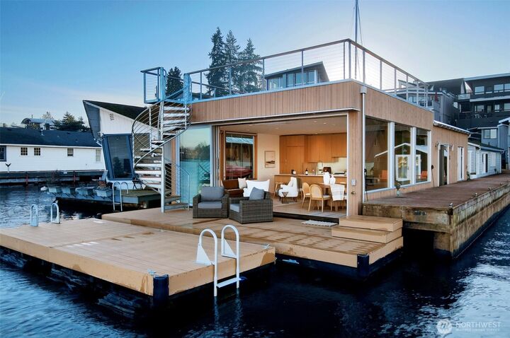 Property Photo:  3012  Fuhrman Avenue E C  WA 98102 