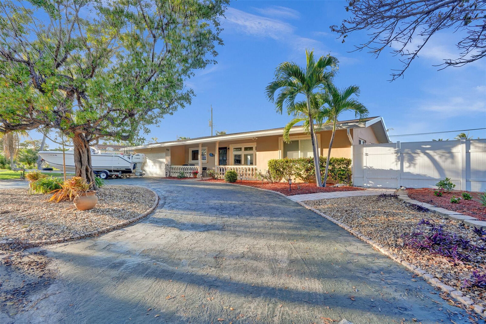 Property Photo: 2585 SE 3rd Street FL 33062