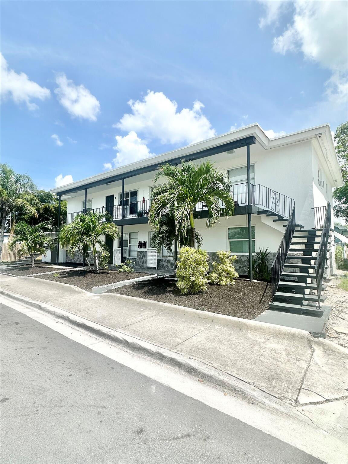 Property Photo:  1501 N Federal Highway  FL 33460 