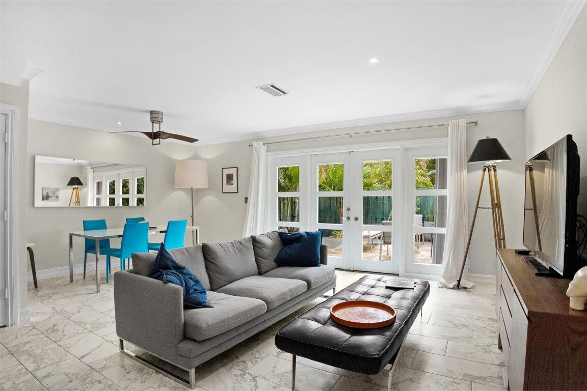 Property Photo:  917 NE 3rd Street 10  FL 33301 