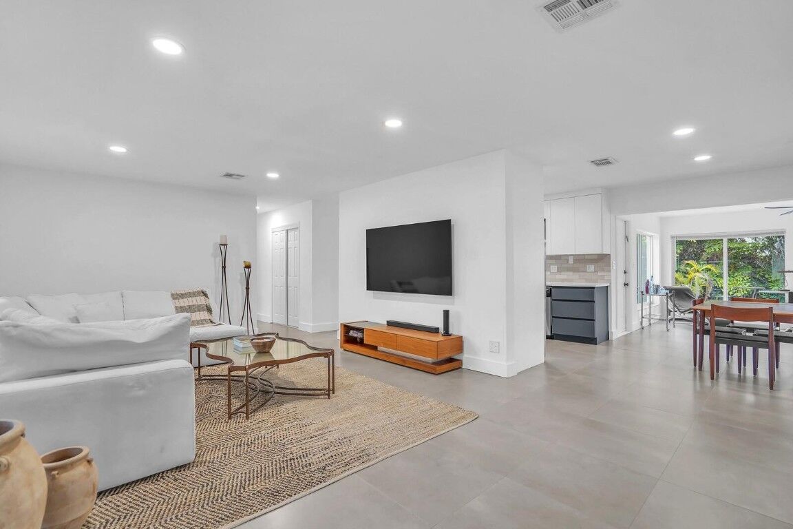 Property Photo:  498 NE 5th Circle  FL 33431 