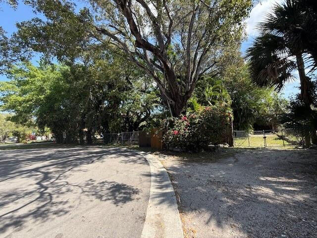 Property Photo:  3340 SW 15th Avenue  FL 33315 