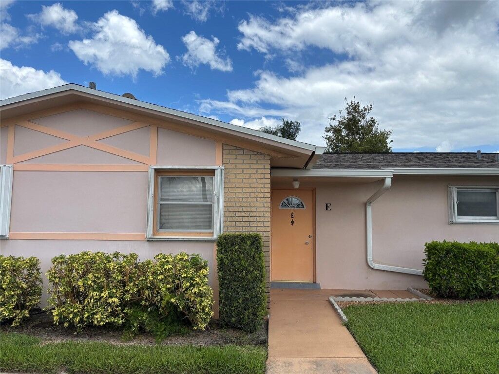 Property Photo: 2607 Dudley Drive FL 33415