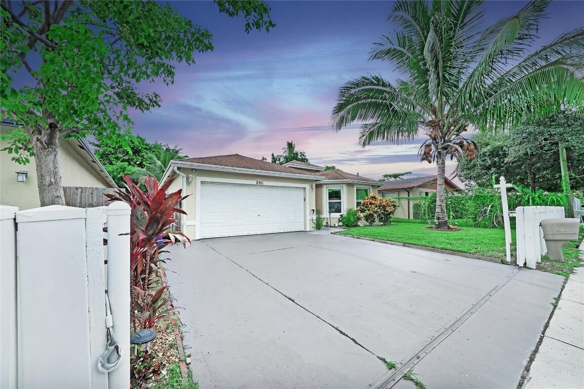 Property Photo: 2911 NW 9th Place FL 33311