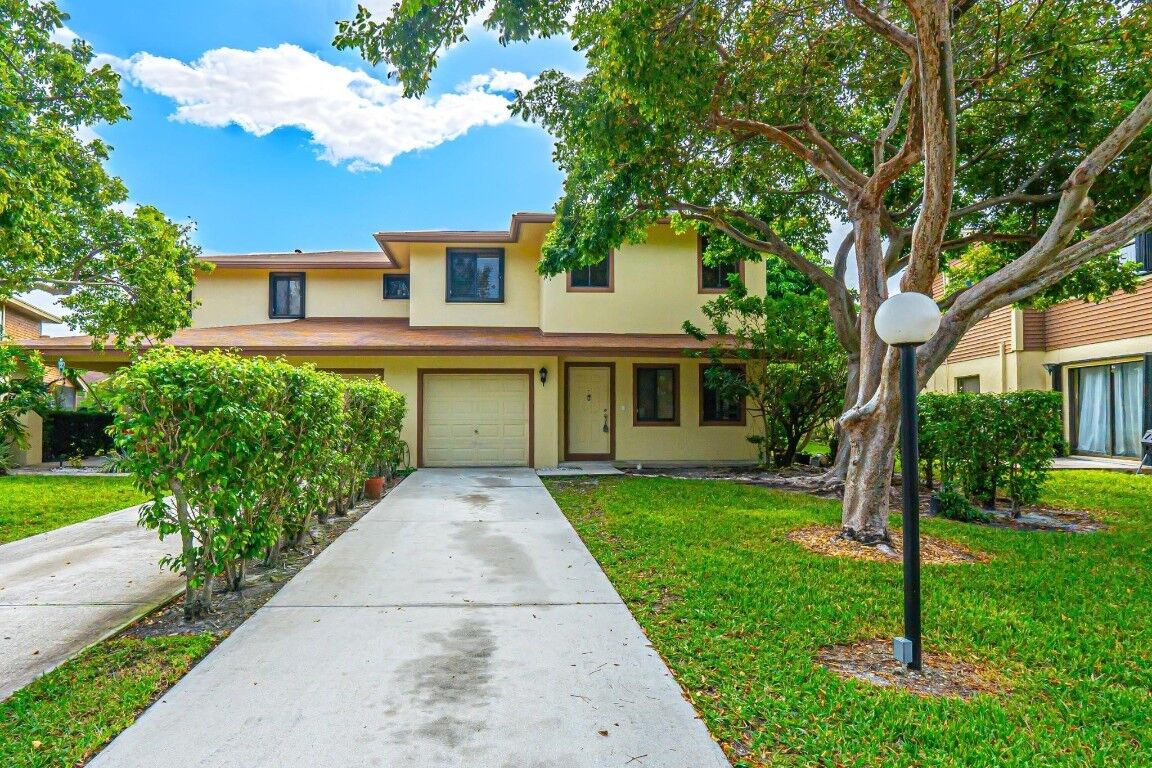 Property Photo:  6094 Live Oak Court A  FL 33319 