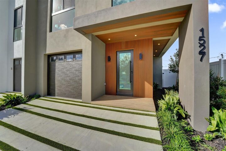 Property Photo:  1527 NE 15th Avenue  FL 33304 