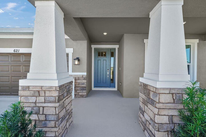 Property Photo:  621 SE Ranch Oak Circle  FL 34987 