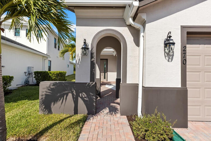 Property Photo:  270 SE Fascino Circle  FL 34984 