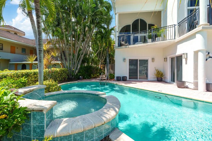 Property Photo:  70 Isle Of Venice 203  FL 33301 