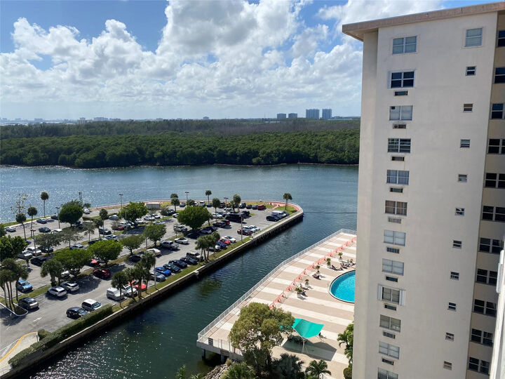 Property Photo: 400 Kings Point Drive 1423 FL 33160