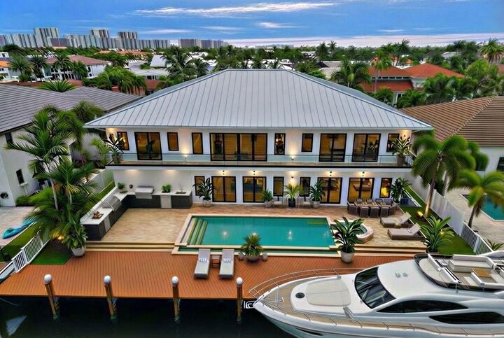 Property Photo:  3061 NE 43rd Street  FL 33308 