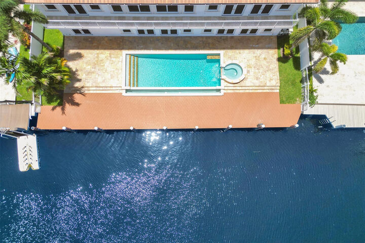 Property Photo: 3061 NE 43rd Street FL 33308