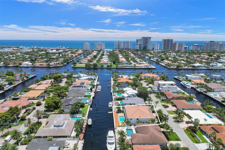 Property Photo:  3061 NE 43rd Street  FL 33308 