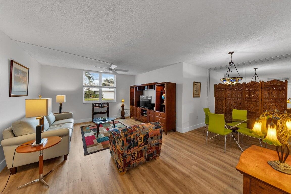 Property Photo:  6000 NE 22 Way 1E  FL 33308 