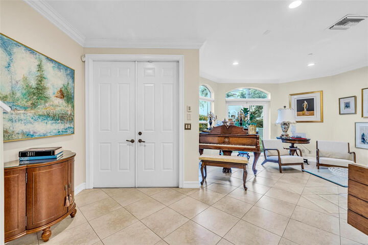 Property Photo:  913 NE 17th Way *  FL 33304 