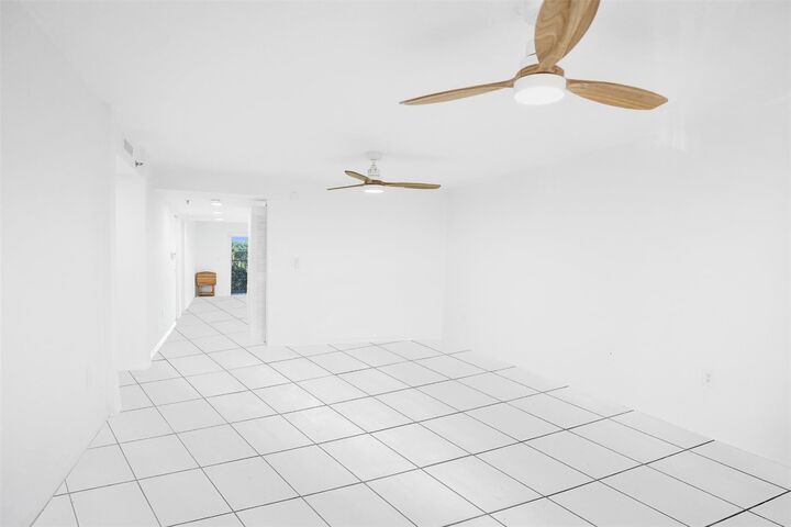 Property Photo:  9470 Tangerine Place 404  FL 33324 
