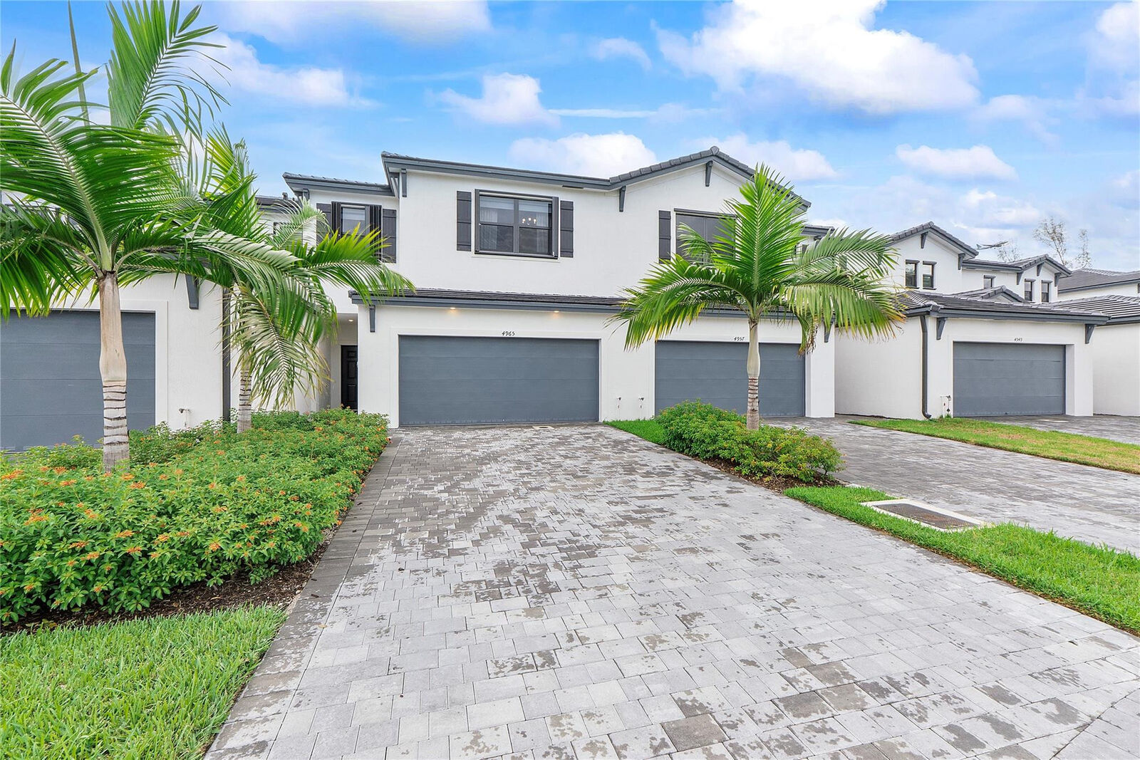 Property Photo: 4965 Oakmont Drive FL 33312
