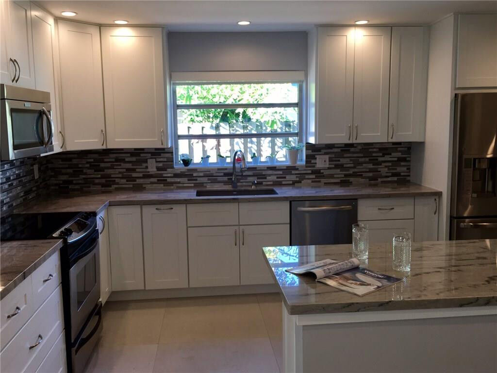 Property Photo:  