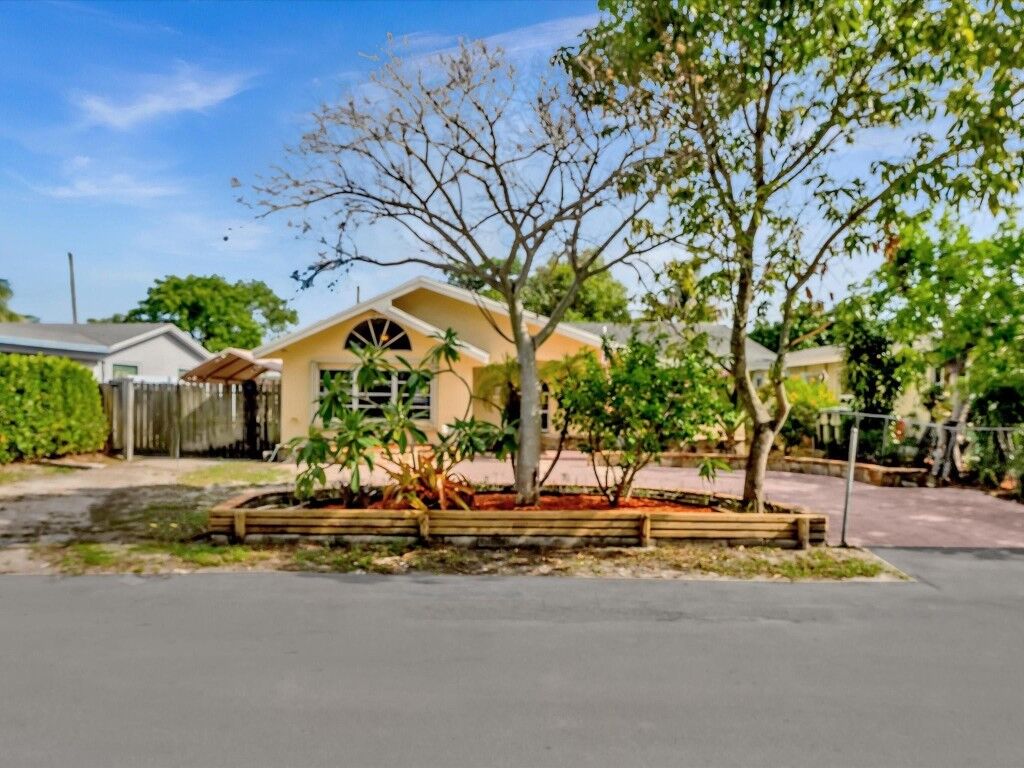 Property Photo:  2630 SW 13th Street  FL 33312 