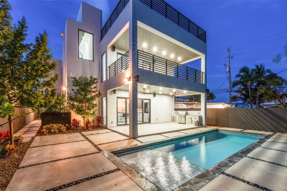 Property Photo:  3320 NE 17th Street  FL 33305 