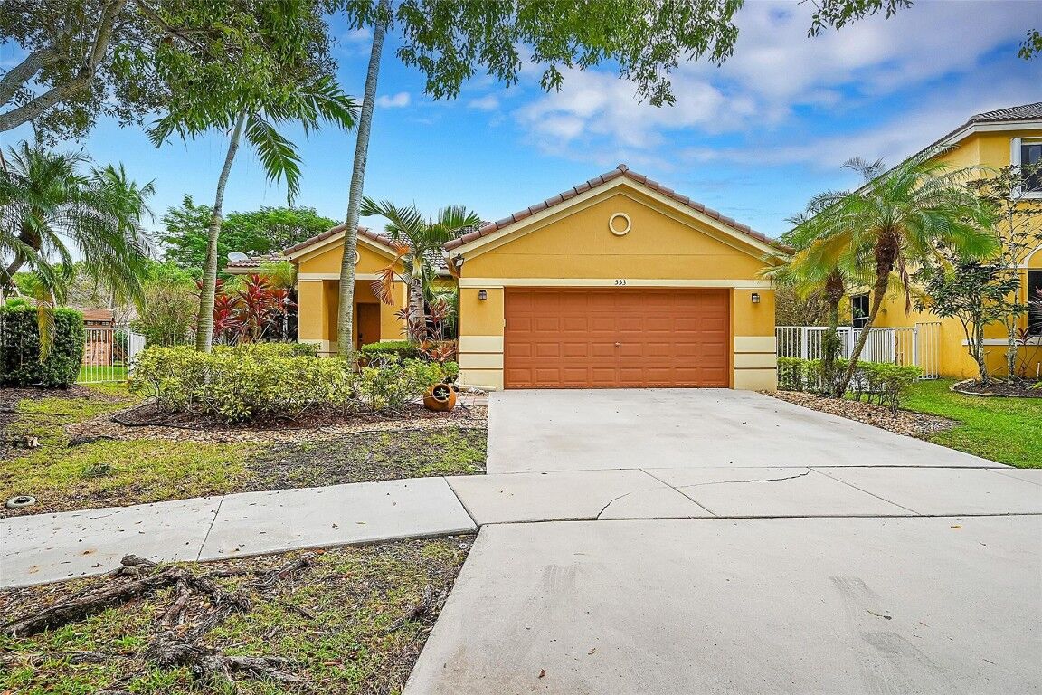 Property Photo:  553 Penta Court  FL 33327 
