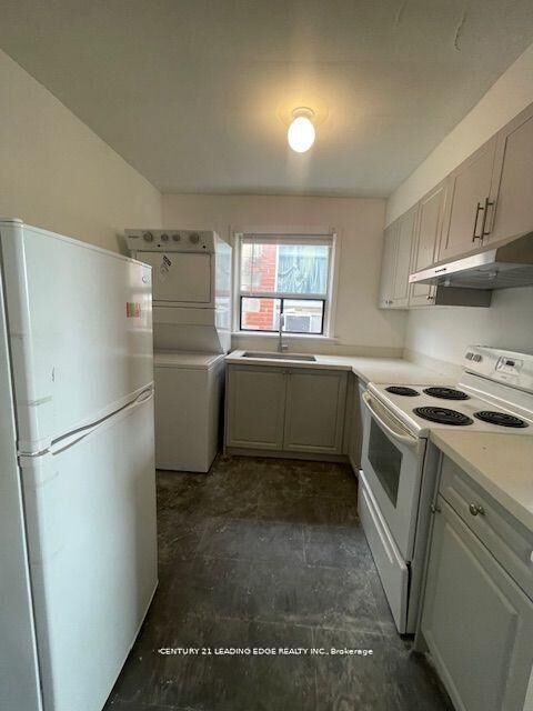 Property Photo:  1516 Eglinton Avenue W Apt 1  ON M6E 2G8 