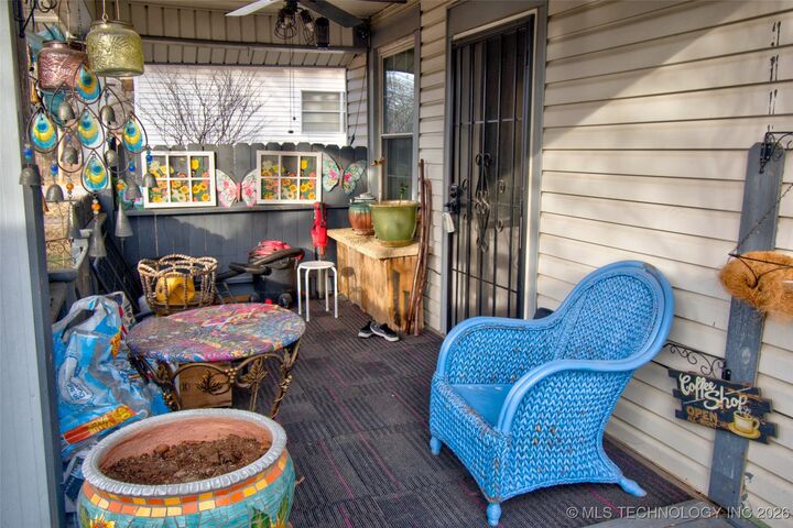 Property Photo:  976 E Summit Street  OK 74403 