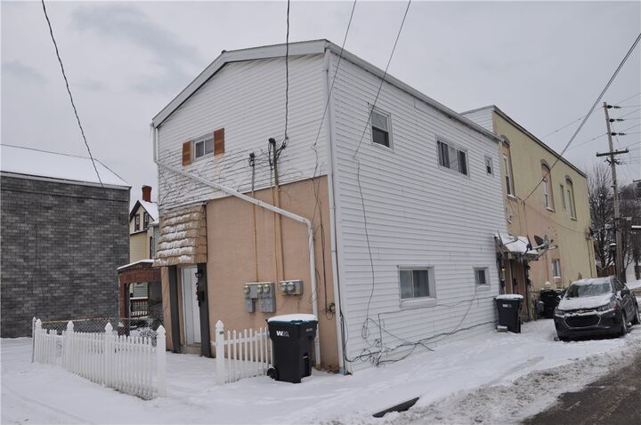 Property Photo: 701 E 2nd PA 15084