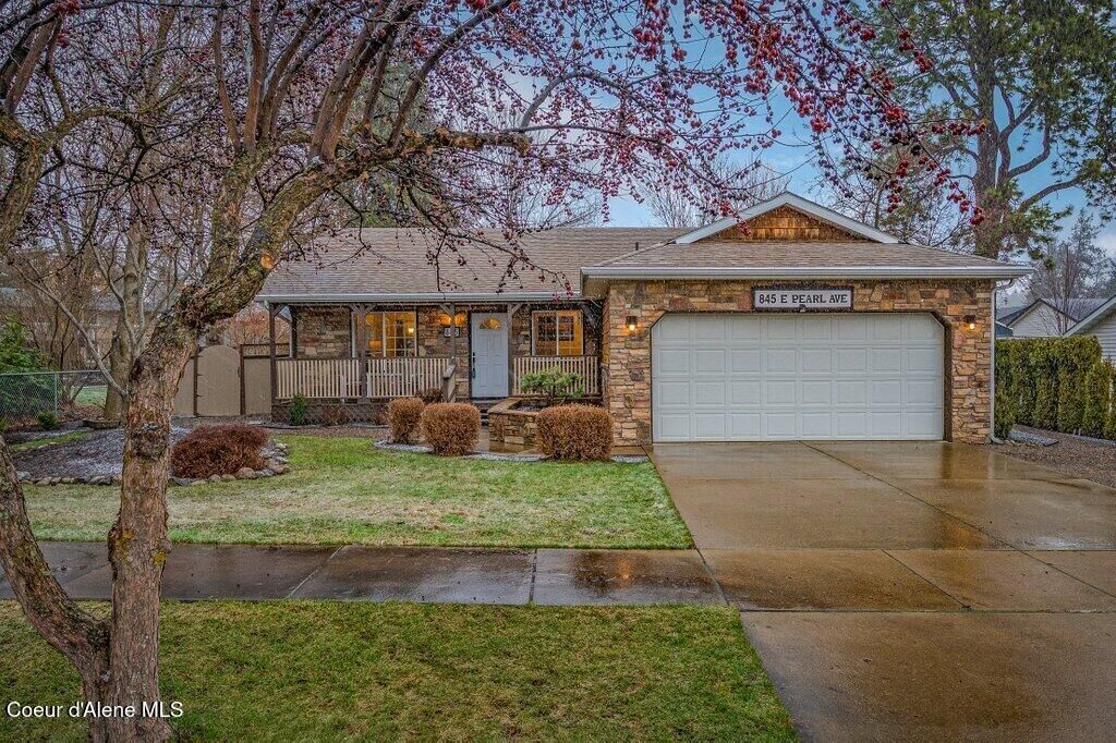 Property Photo:  845 E Pearl Ave  ID 83835 